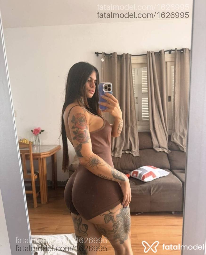Acompanhante mulher com cabelo castanho de olhos castanhos - Maia Brito