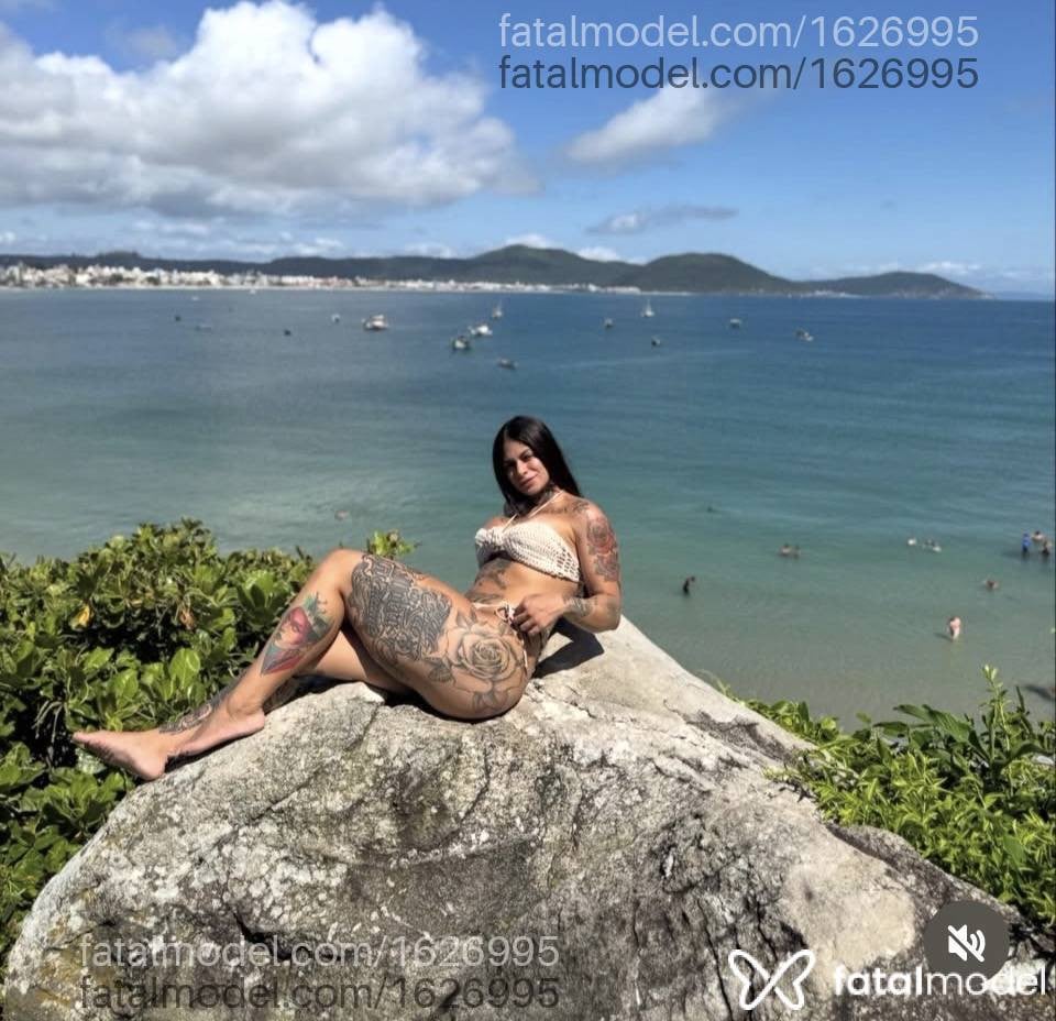 Acompanhante mulher com cabelo castanho de olhos castanhos - Maia Brito