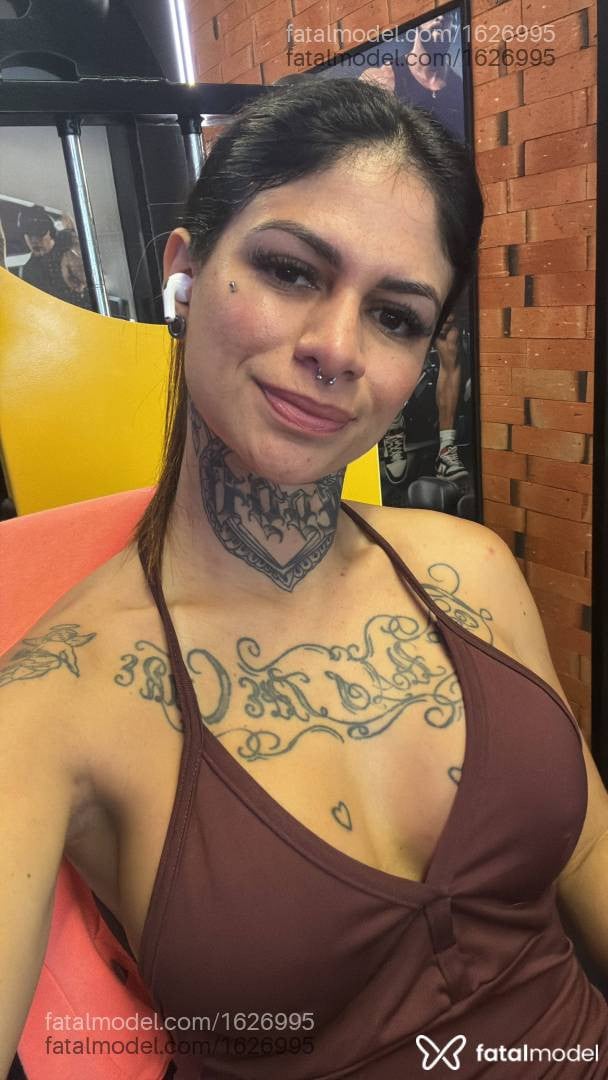 Acompanhante mulher com cabelo castanho de olhos castanhos - Maia Brito