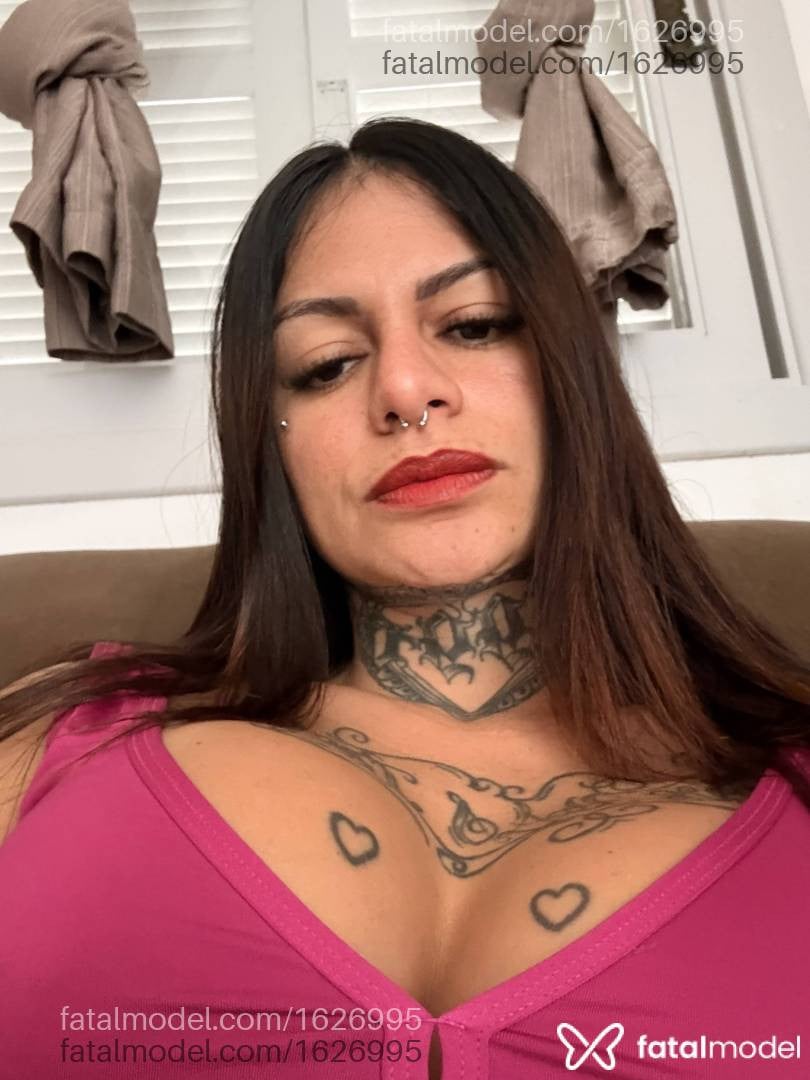 Acompanhante mulher com cabelo castanho de olhos castanhos - Maia Brito