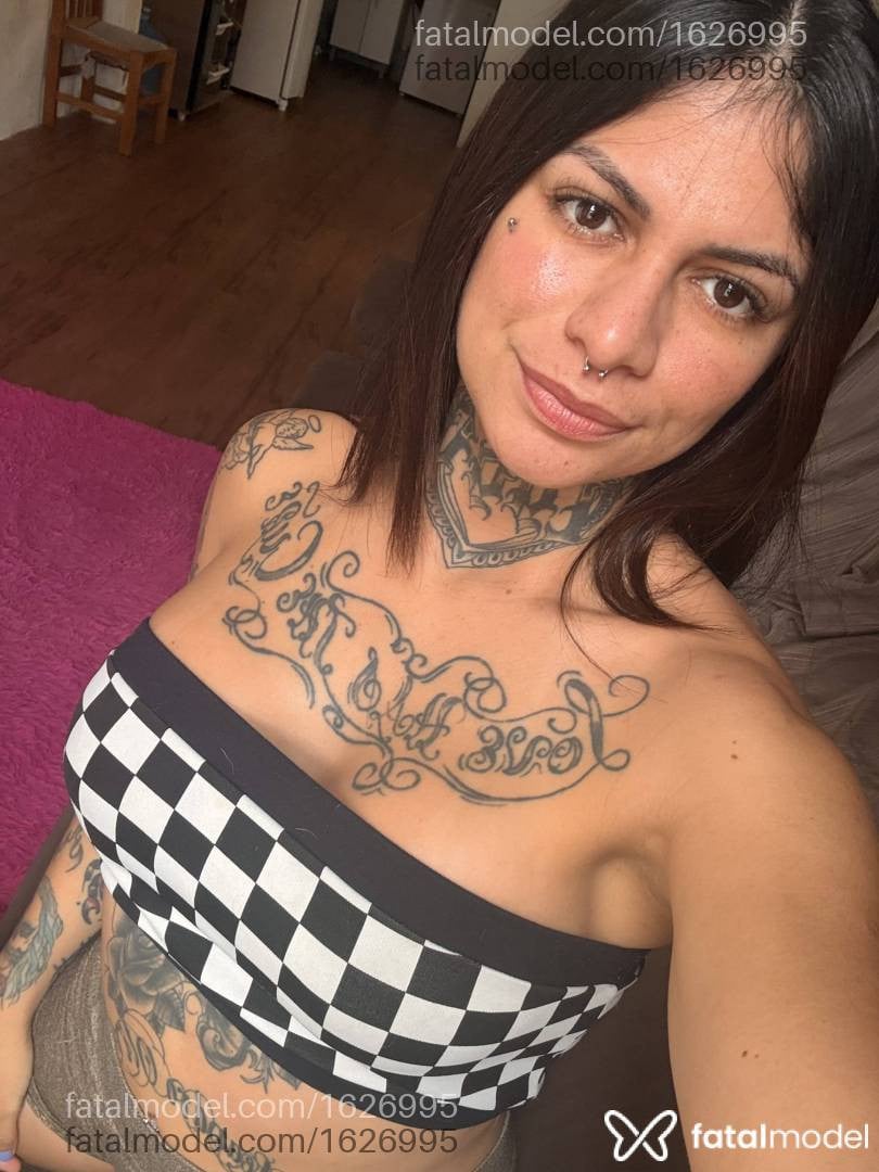 Acompanhante mulher com cabelo castanho de olhos castanhos - Maia Brito