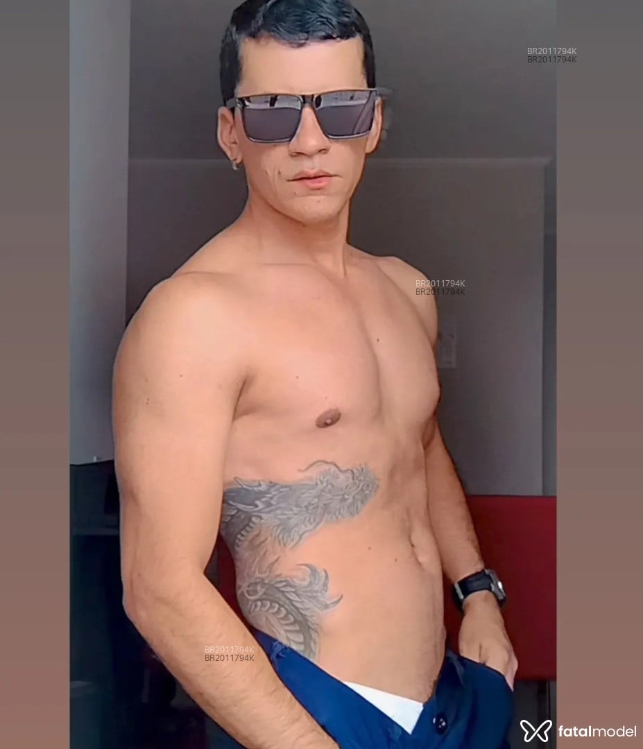 Acompanhante homem com cabelo castanho de olhos castanhos em Campinas - Pierre Morães