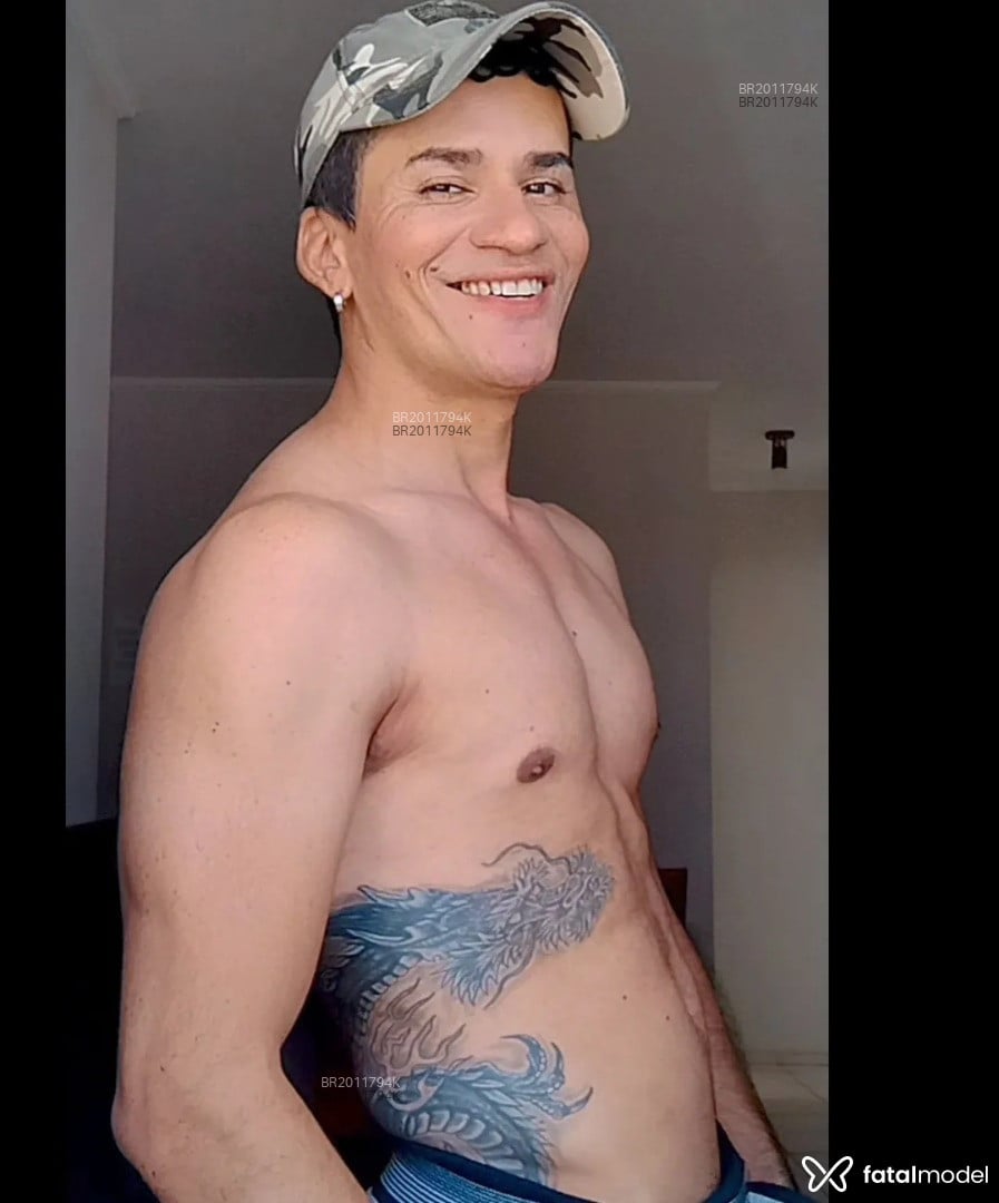 Acompanhante homem com cabelo castanho de olhos castanhos em Campinas - Pierre Morães