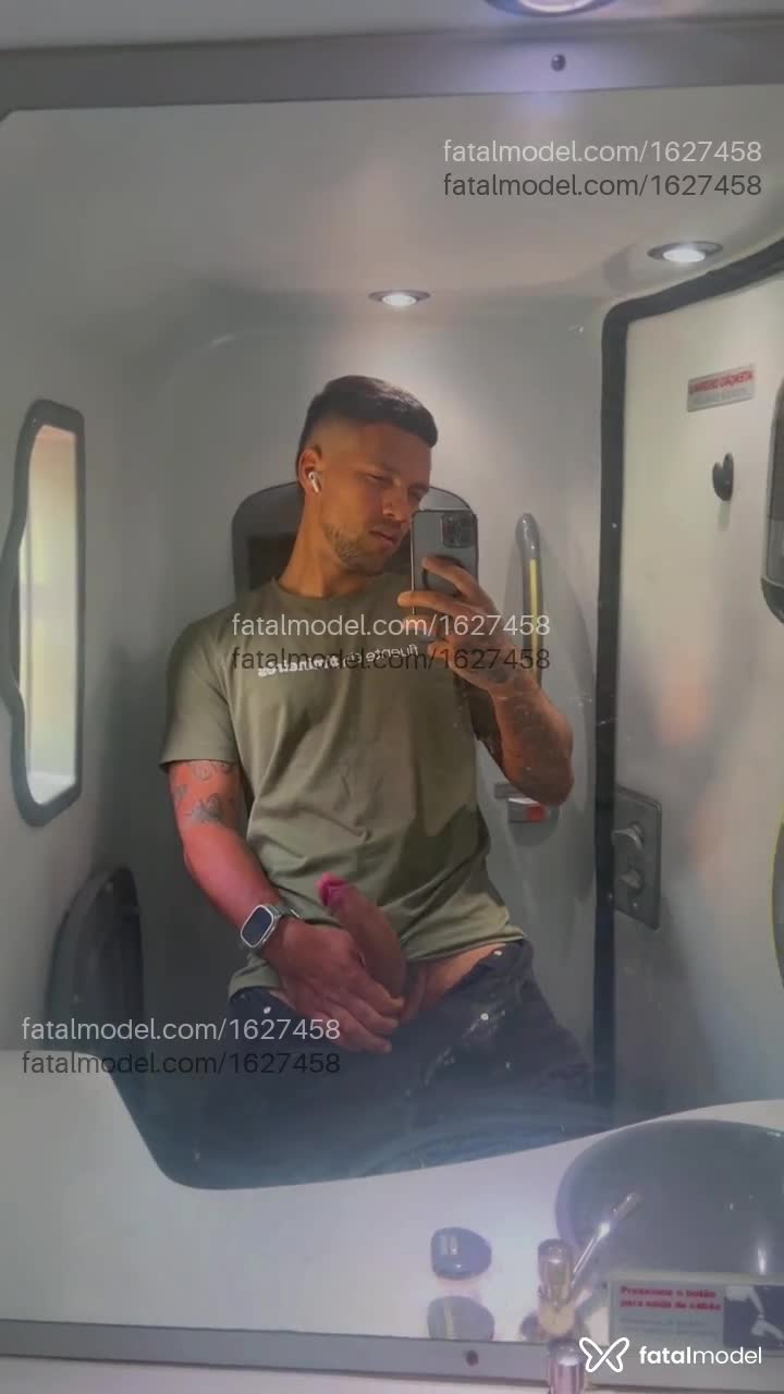Acompanhante homem morena (o) de olhos castanhos em Blumenau - Jrmineiro