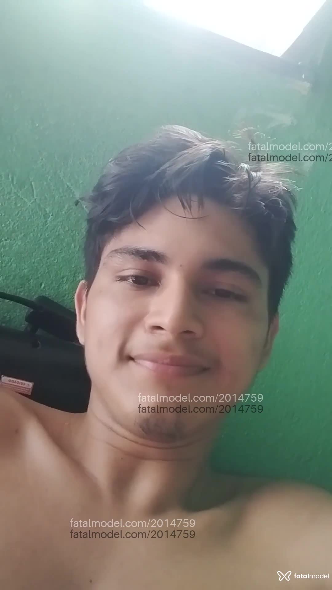 Acompanhante homem com cabelo castanho de olhos castanhos em Virtual Acompanhante homem com cabelo castanho de olhos castanhos em Virtual - Htl Allber