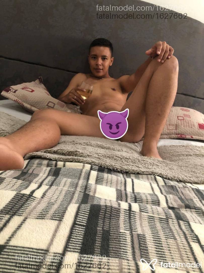 Acompanhante homem trans com cabelo castanho de olhos castanhos em Uberaba - Apollo Tman