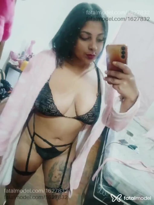 Acompanhante mulher morena (o) de olhos castanhos - Laura Acompanhante mulher morena (o) de olhos castanhos - Laura