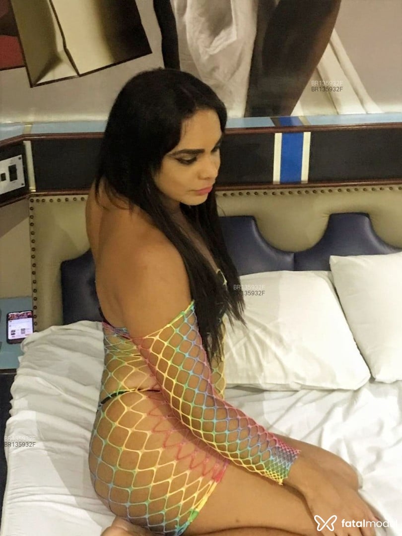 Acompanhante travesti morena (o) de olhos castanhos em Salto - Jenny