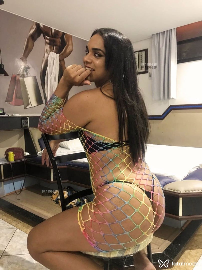 Conheça Jenny Acompanhante Em Salto