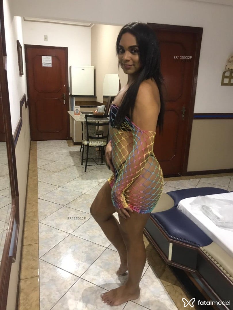 Acompanhante travesti morena (o) de olhos castanhos em Salto - Jenny