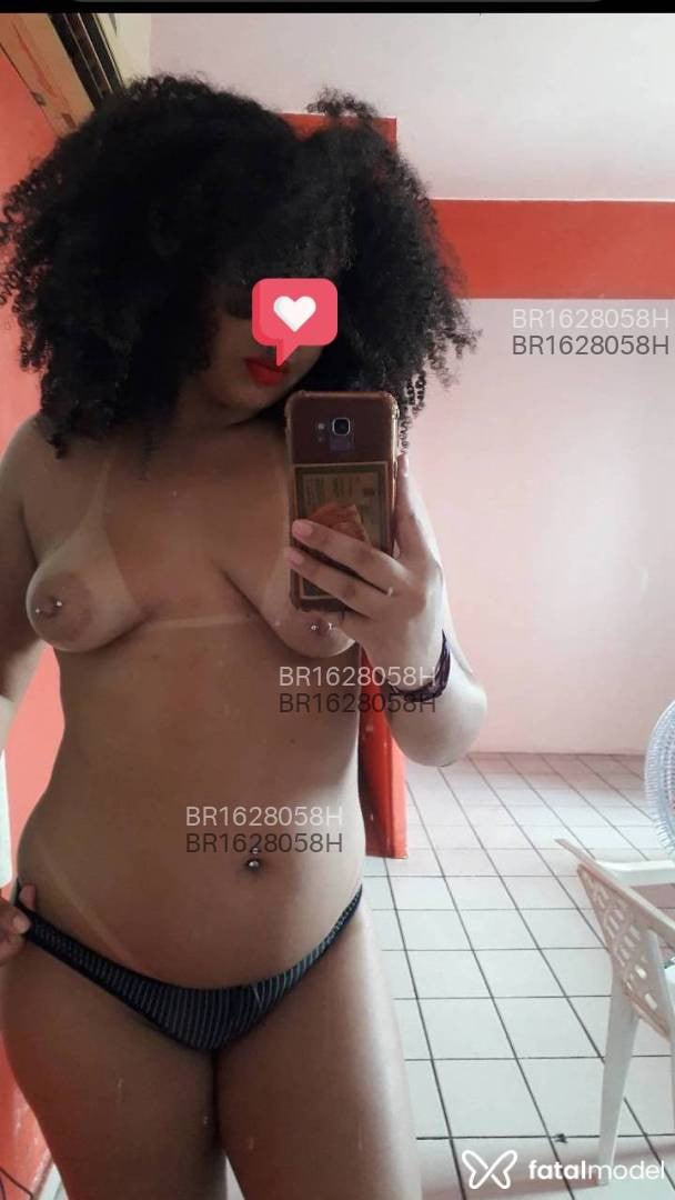 Acompanhante mulher com cabelo castanho de olhos castanhos em Belém - DUQUESA
