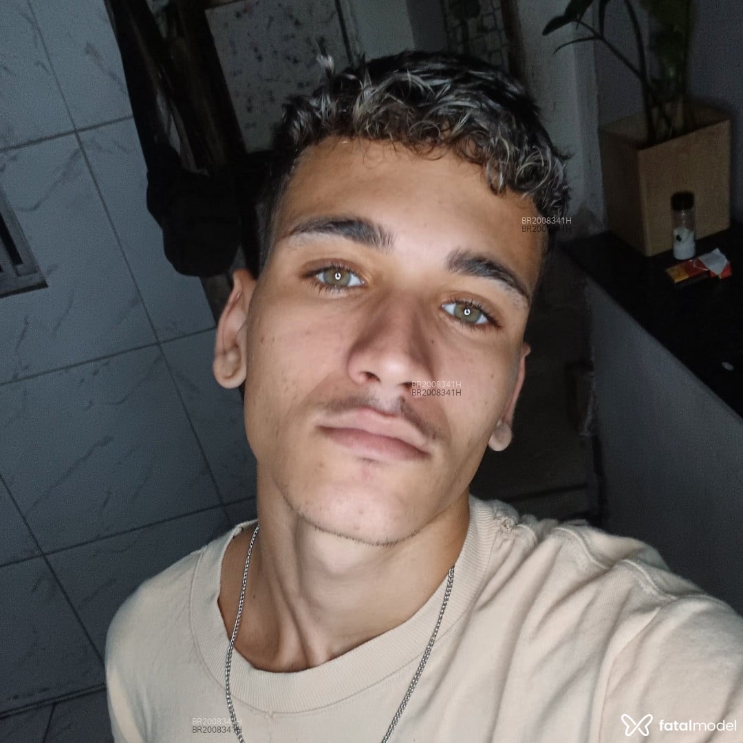 Acompanhante homem com cabelo castanho de olhos verdes - Nense Acompanhante homem com cabelo castanho de olhos verdes - Nense