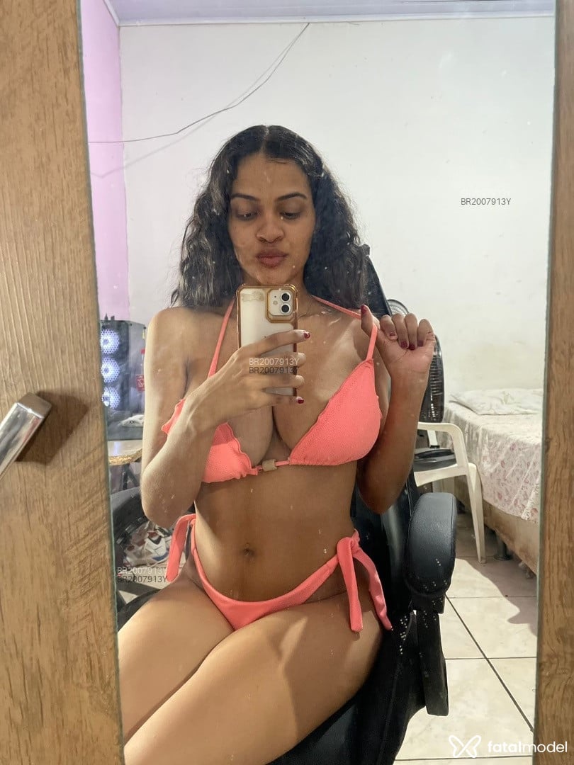 Acompanhante mulher morena (o) de olhos castanhos em Virtual - Angel