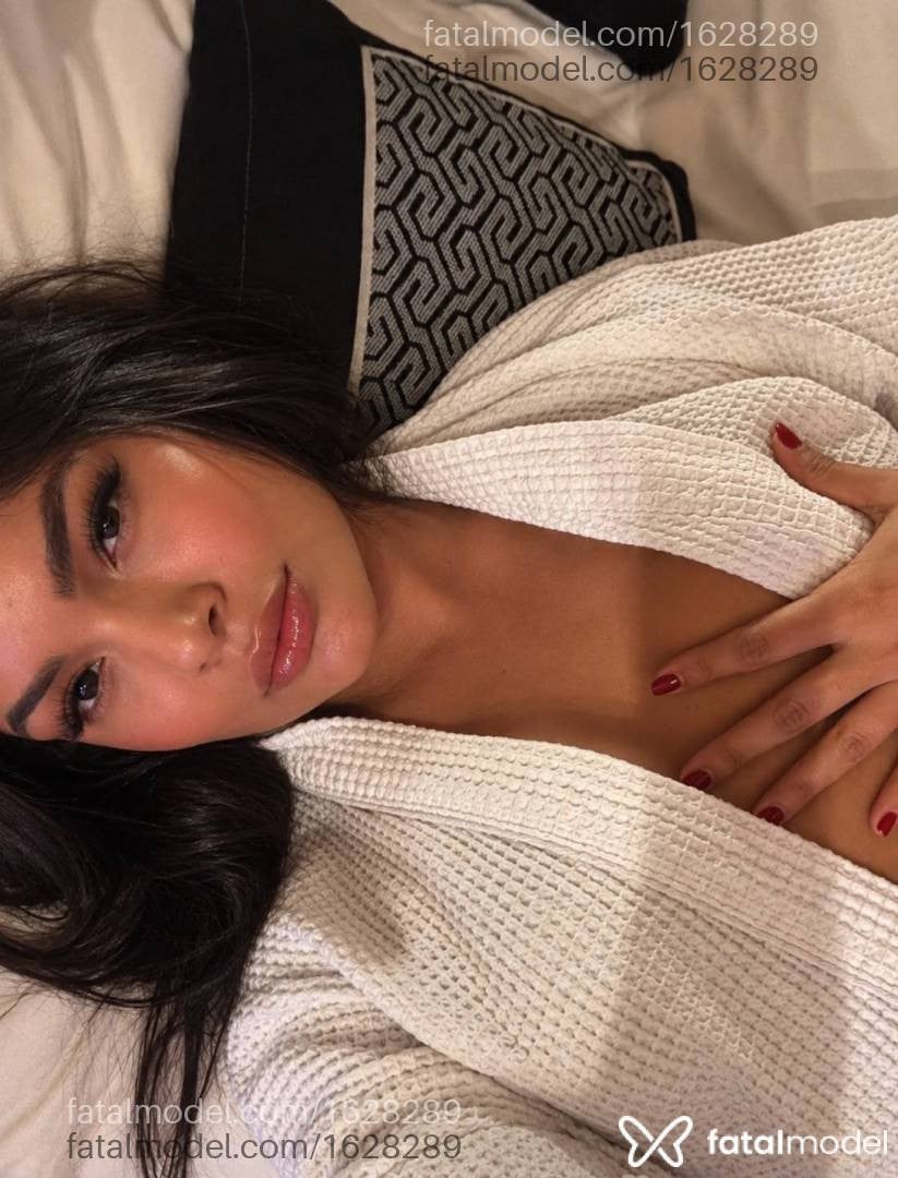 Acompanhante mulher com cabelo castanho de olhos castanhos - Letícia avelar