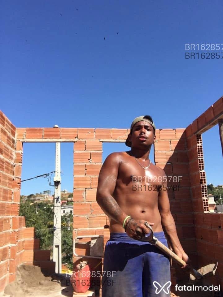 Acompanhante homem com cabelo castanho de olhos castanhos em Rio de Janeiro - Victor Toro