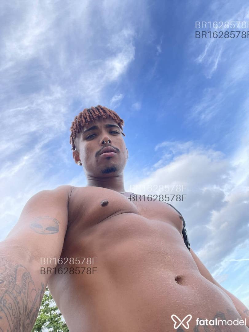 Acompanhante homem com cabelo castanho de olhos castanhos em Rio de Janeiro - Victor Toro
