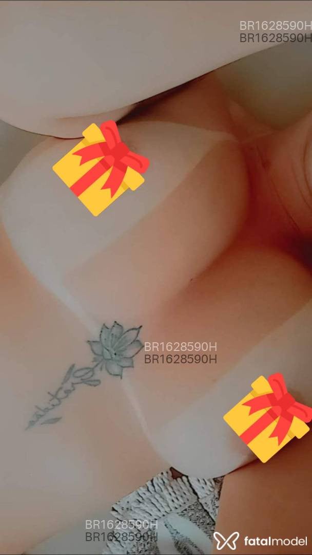 Acompanhante mulher morena (o) de olhos pretos - Fellon