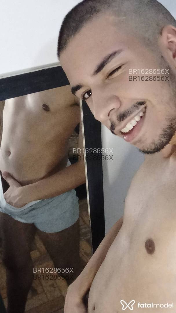 Acompanhante homem morena (o) de olhos castanhos em Porto Alegre - Kevin