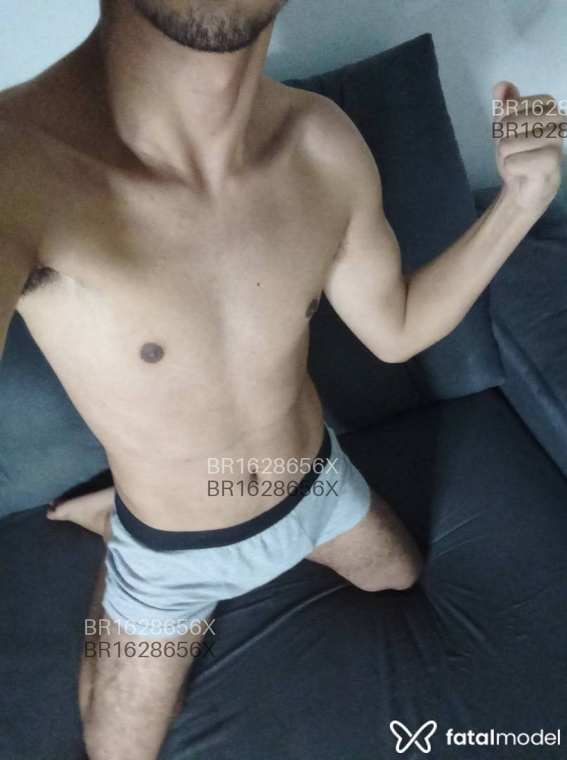 Acompanhante homem morena (o) de olhos castanhos em Porto Alegre - Kevin