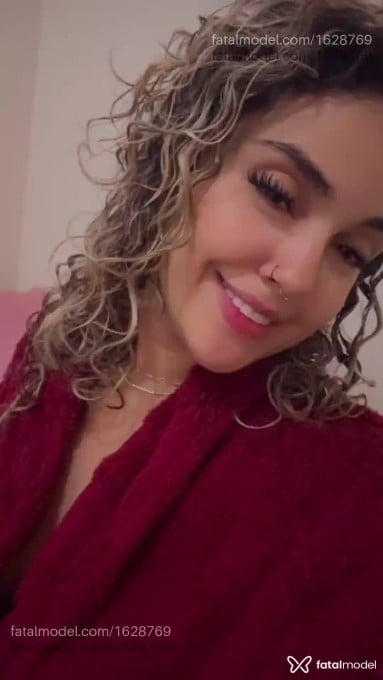 Acompanhante mulher loira (o) de olhos castanhos - Mirella Fernandes Acompanhante mulher loira (o) de olhos castanhos - Mirella Fernandes