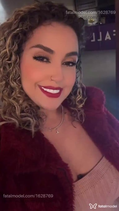 Acompanhante mulher loira (o) de olhos castanhos - Mirella Fernandes Acompanhante mulher loira (o) de olhos castanhos - Mirella Fernandes