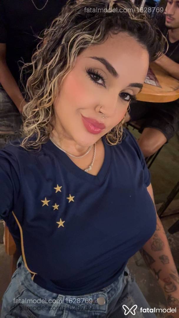 Acompanhante mulher loira (o) de olhos castanhos - Mirella Fernandes