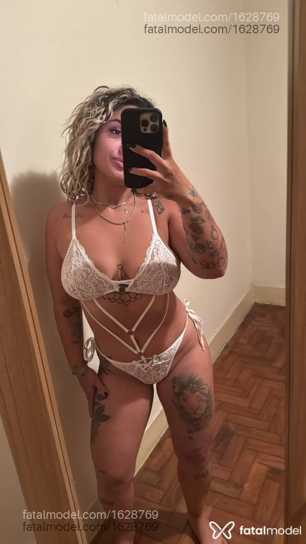 Acompanhante mulher loira (o) de olhos castanhos - Mirella Fernandes