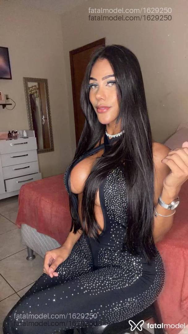 Acompanhante mulher trans morena (o) de olhos pretos - Angel