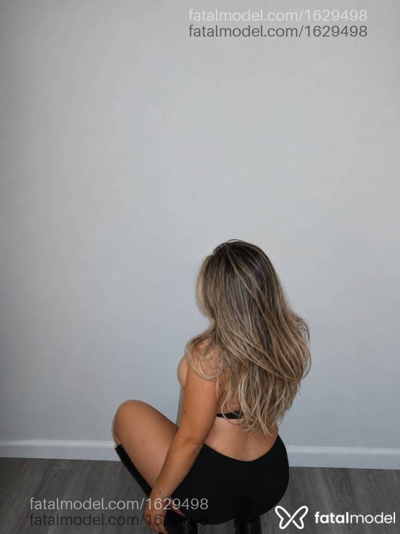 Acompanhante mulher loira (o) de olhos pretos - Yara santos