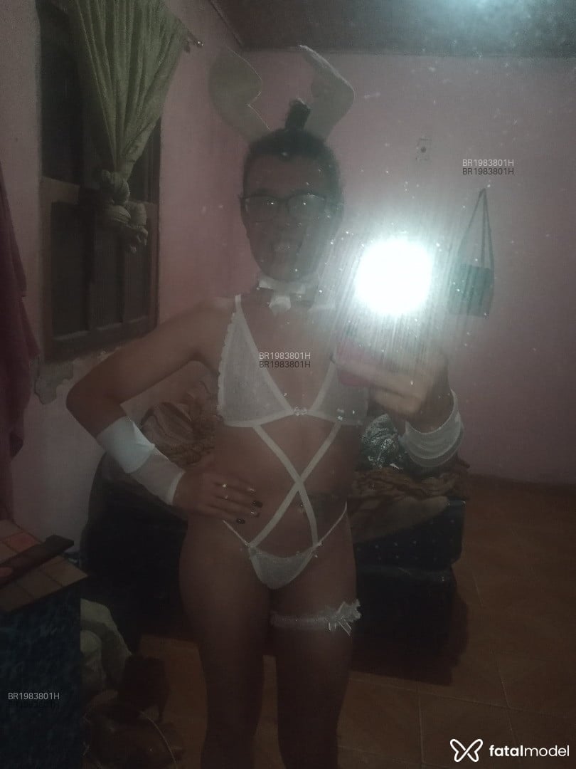 Acompanhante mulher loira (o) de olhos castanhos em Içara Acompanhante mulher loira (o) de olhos castanhos em Içara - Gabriella