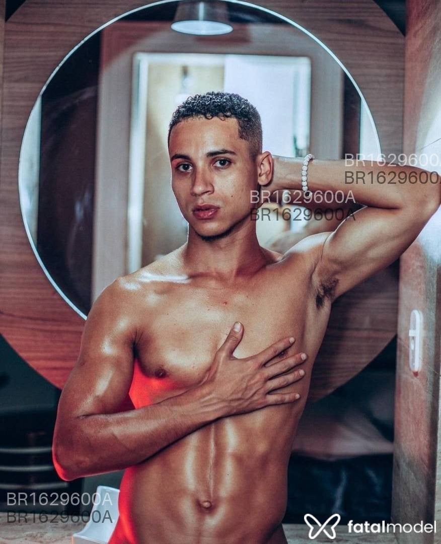 Acompanhante homem com cabelo castanho de olhos verdes em Resende - Matheus Rios