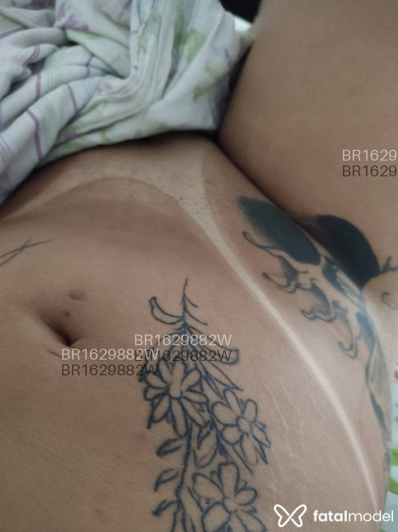 Acompanhante mulher trans morena (o) de olhos castanhos - Larissa Alves