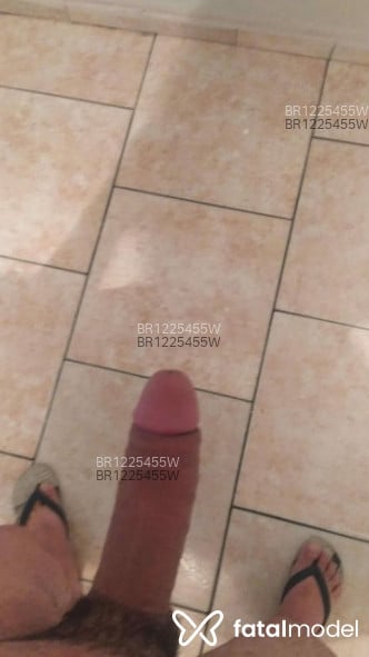 Acompanhante homem com cabelo grisalho de olhos castanhos em Farroupilha Acompanhante homem com cabelo grisalho de olhos castanhos em Farroupilha - Dum