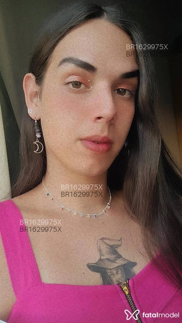 Acompanhante mulher trans com cabelo castanho de olhos castanhos em Barueri Acompanhante mulher trans com cabelo castanho de olhos castanhos em Barueri - Diana