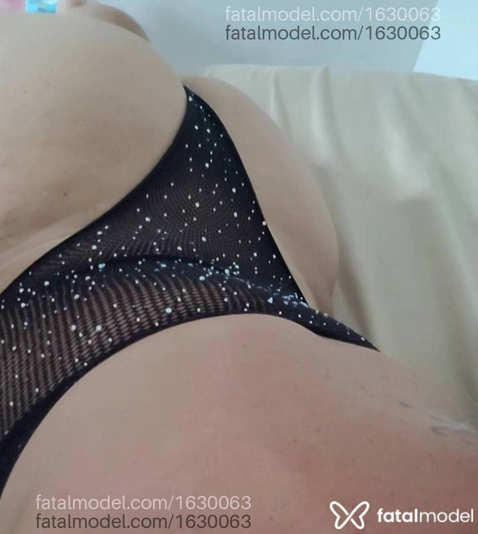 Acompanhante mulher loira (o) de olhos castanhos - Fernanda