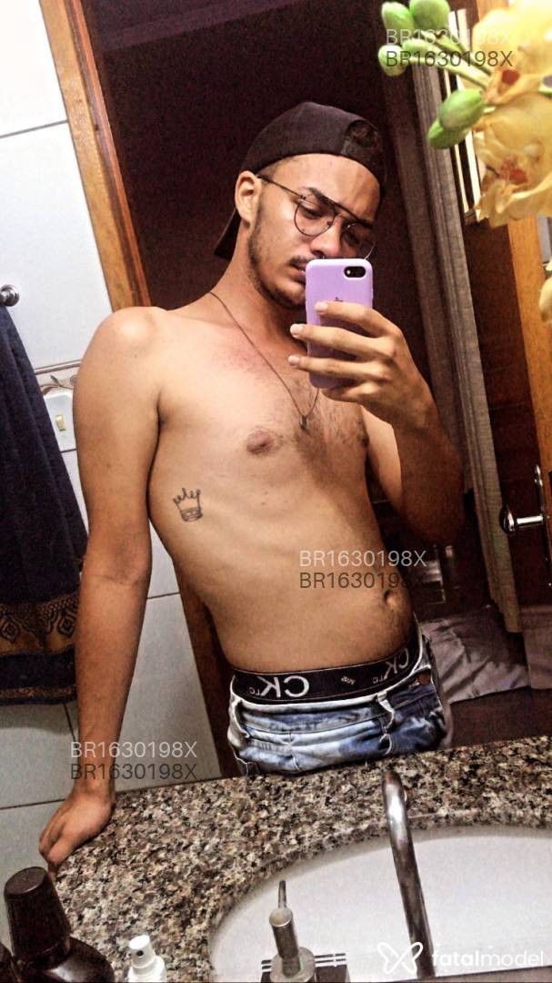 Acompanhante homem morena (o) de olhos castanhos em Virtual - Gustavo