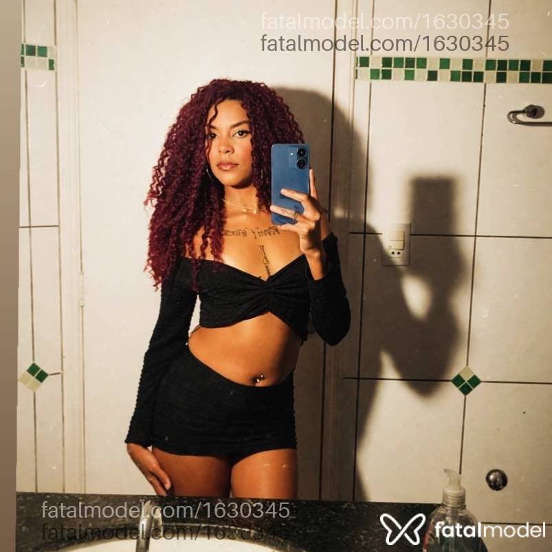 Acompanhante mulher morena (o) de olhos castanhos - Babi