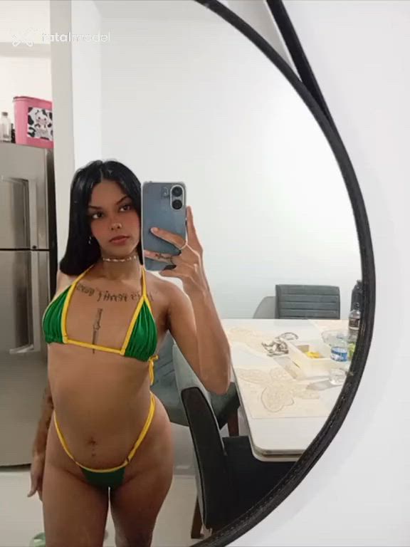Acompanhante mulher morena (o) de olhos castanhos em Lorena Acompanhante mulher morena (o) de olhos castanhos em Lorena - Babi