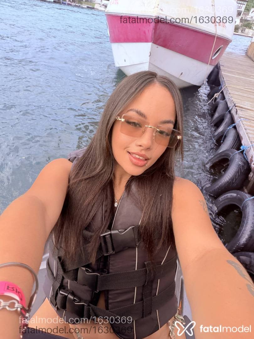 Acompanhante mulher com cabelo castanho de olhos castanhos - Pérola