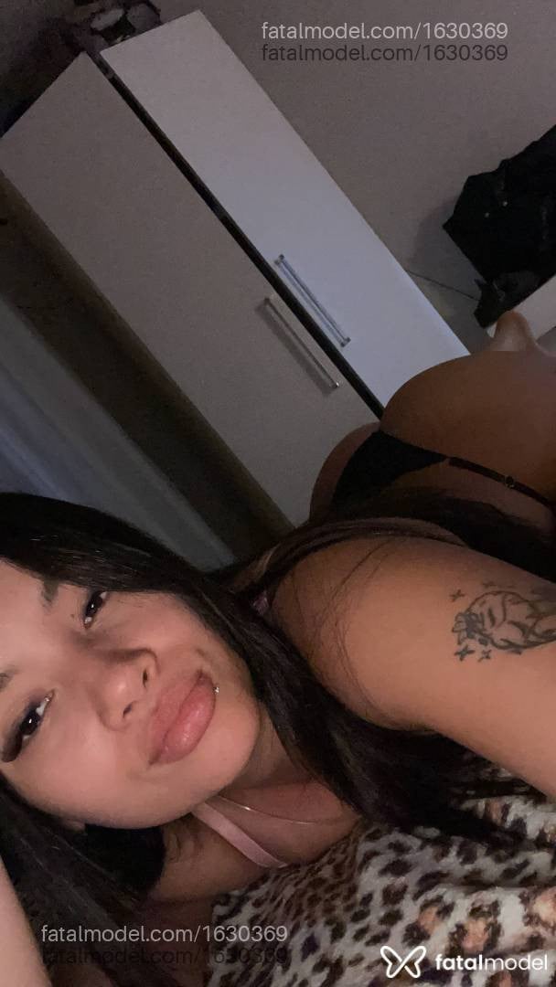 Acompanhante mulher com cabelo castanho de olhos castanhos - Pérola