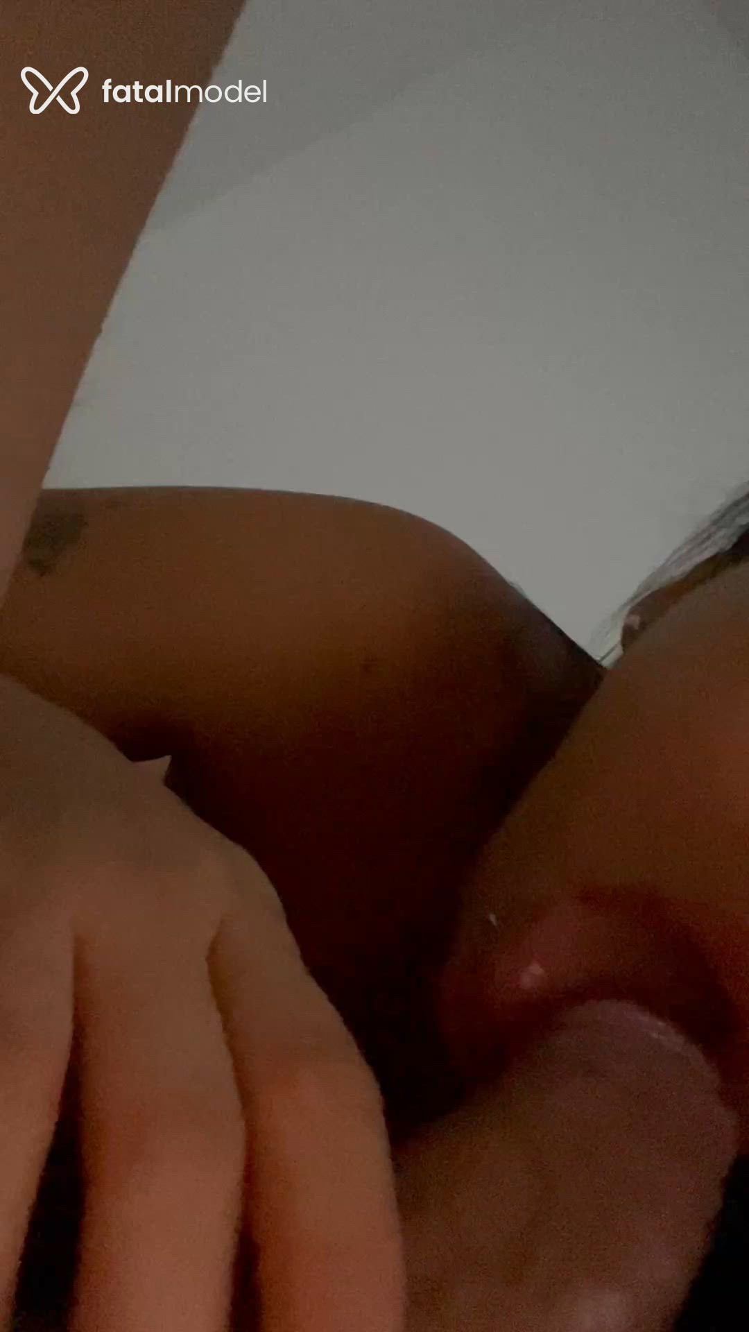 Acompanhante mulher com cabelo castanho de olhos castanhos - Pérola