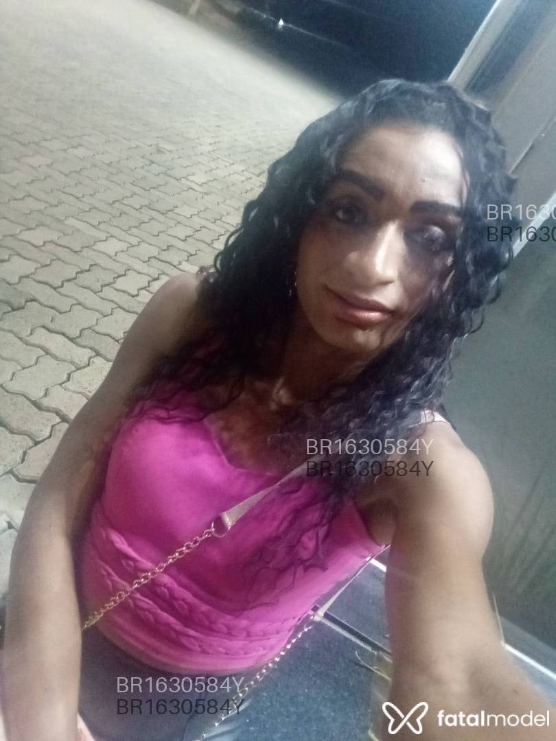 Acompanhante homem trans morena (o) de olhos castanhos em Araguari Acompanhante homem trans morena (o) de olhos castanhos em Araguari - Estefani