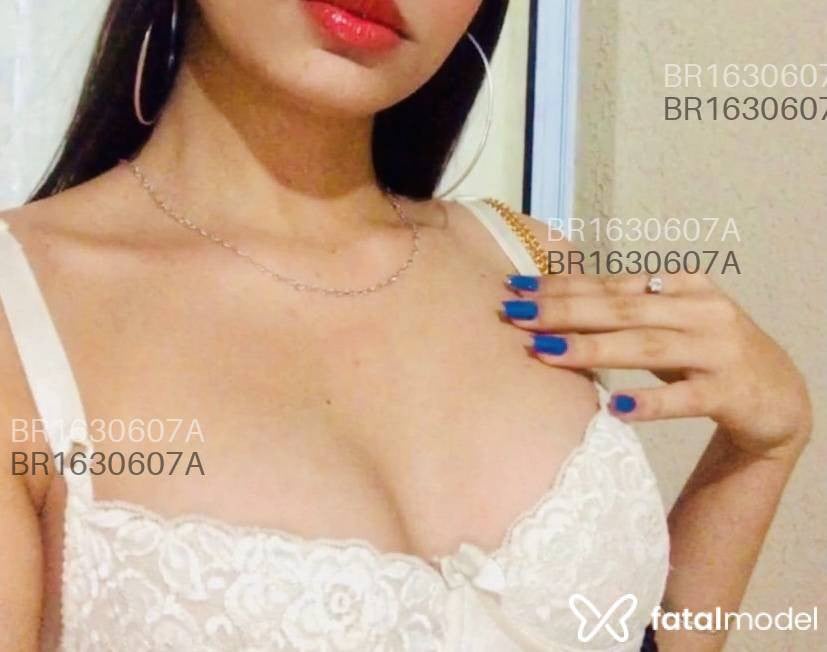 Acompanhante mulher morena (o) de olhos verdes em Arapongas Acompanhante mulher morena (o) de olhos verdes em Arapongas - Camily Monteiro
