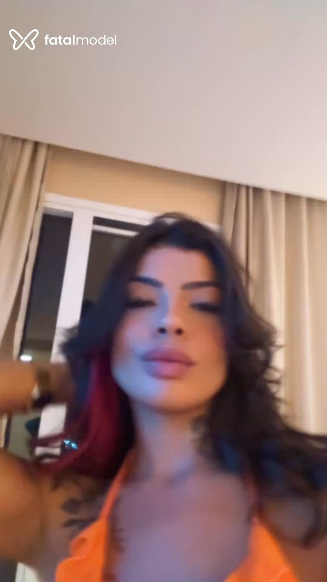 Acompanhante mulher com cabelo castanho de olhos castanhos - Bia