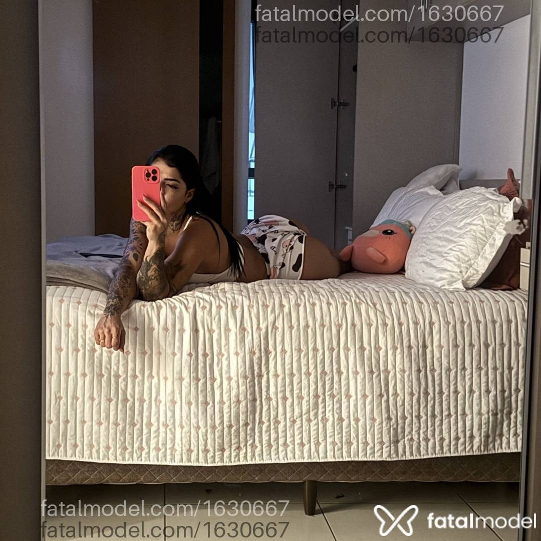 Acompanhante mulher com cabelo castanho de olhos castanhos - Bia