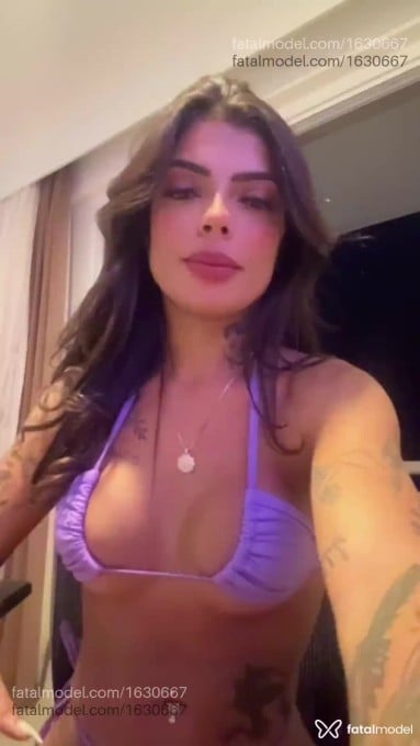 Acompanhante mulher com cabelo castanho de olhos castanhos em Macaé - Bia