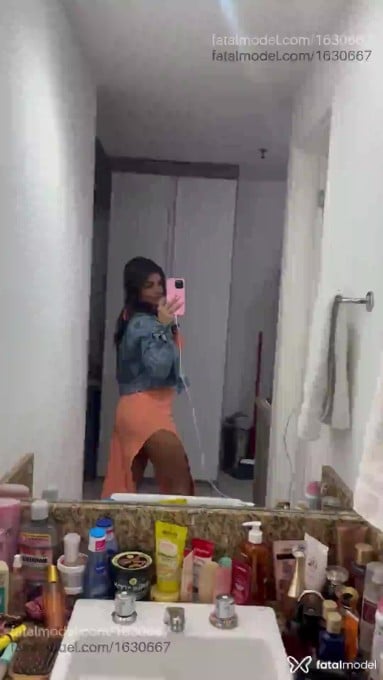 Acompanhante mulher com cabelo castanho de olhos castanhos - Bia