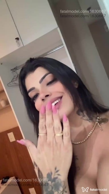 Acompanhante mulher com cabelo castanho de olhos castanhos - Bia