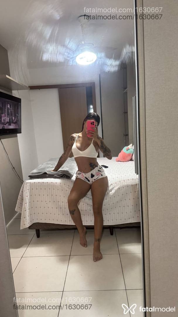 Acompanhante mulher com cabelo castanho de olhos castanhos - Bia