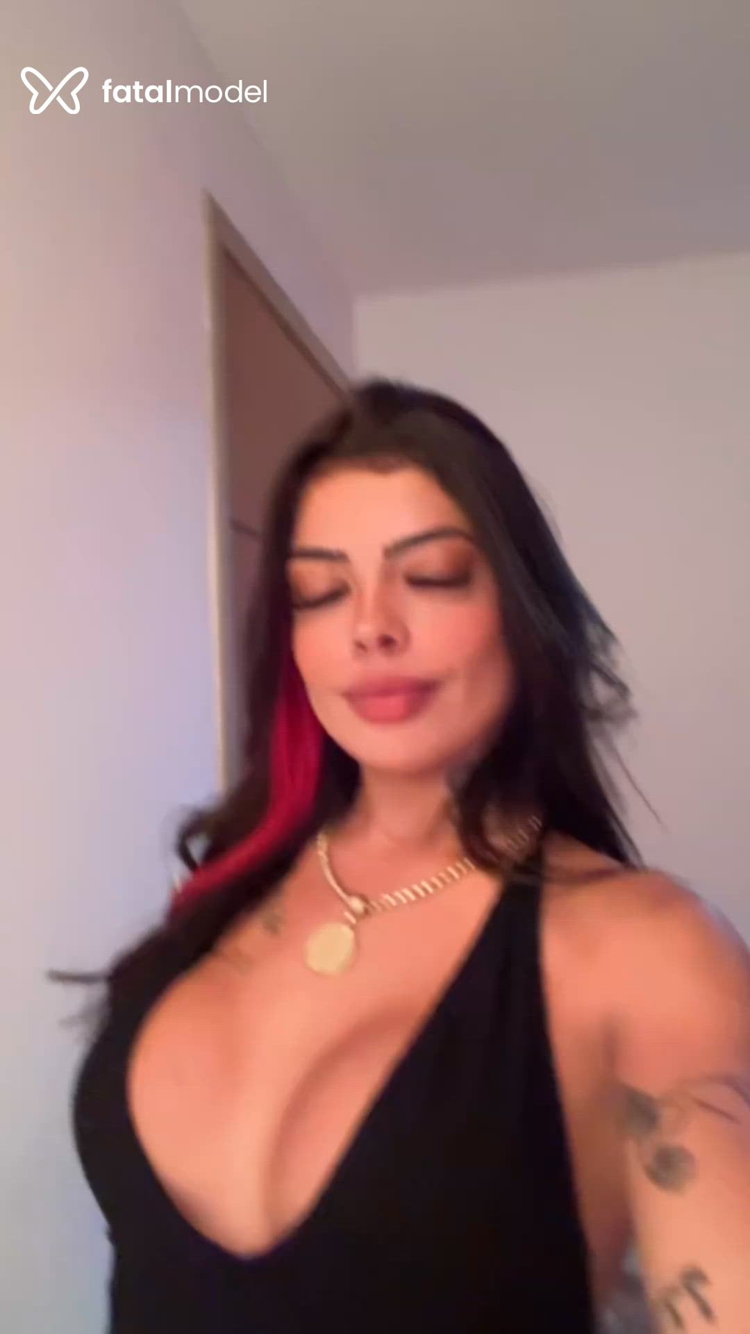 Acompanhante mulher com cabelo castanho de olhos castanhos - Bia